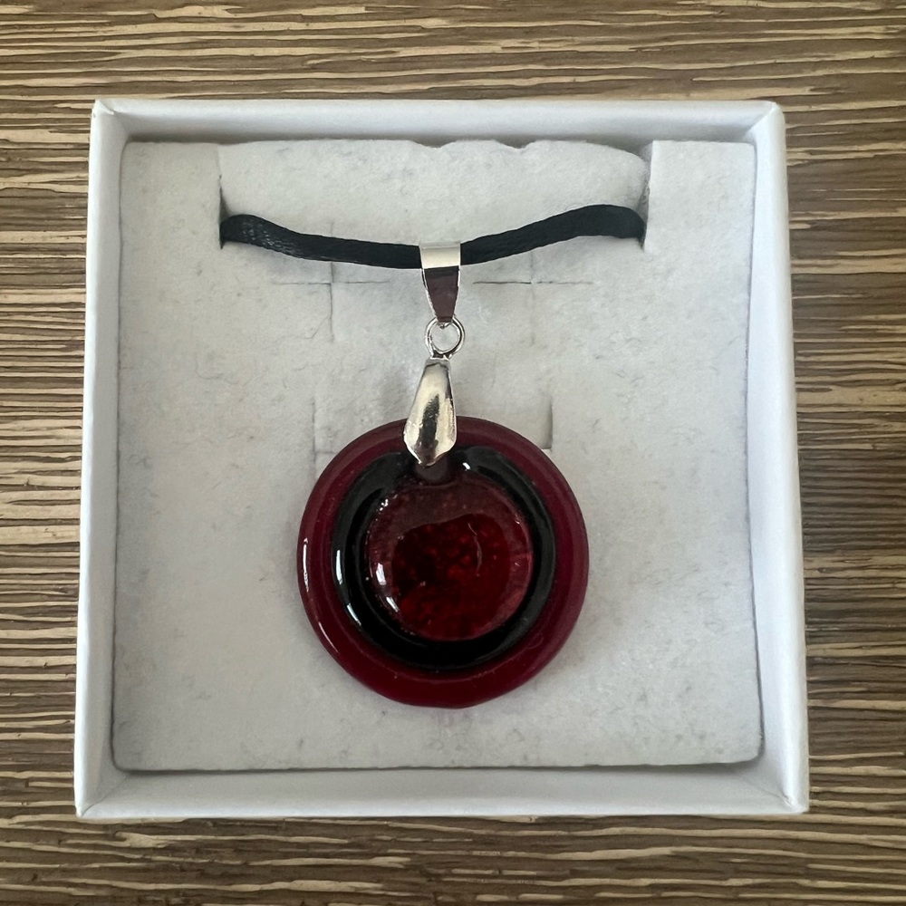 Elegant Red and Black Pendant Necklace